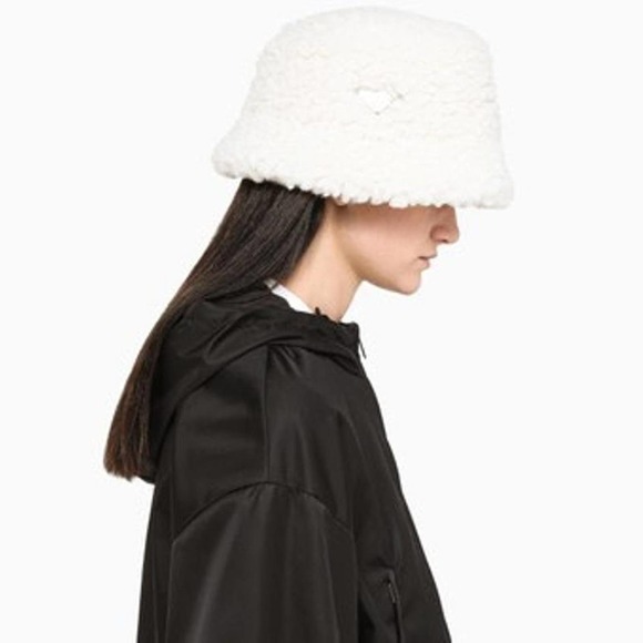 PRADA logo wool blend shearling bucket hat Medium - Picture 2 of 3